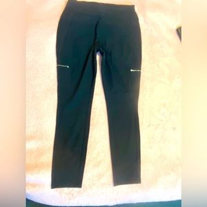 Athleta Highlands Hybrid Cargo pant/legging